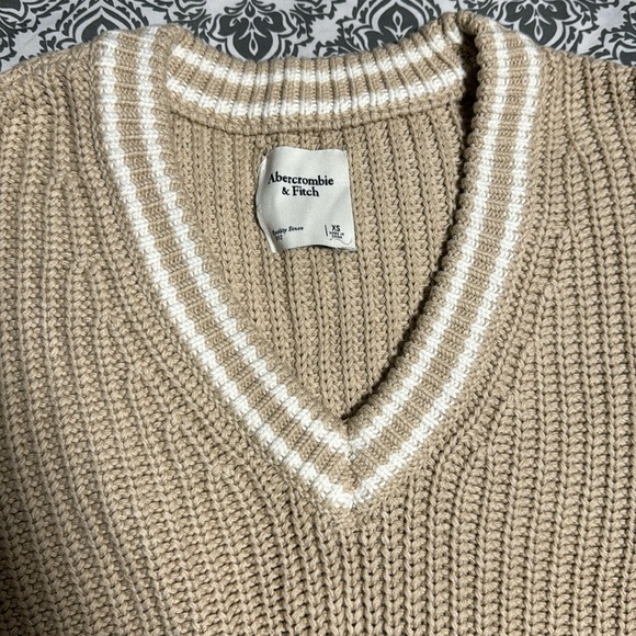 NWOT Abercrombie & Fitch NWOT Sweater Size XS, Color Light Brown - Picture 5 of 7